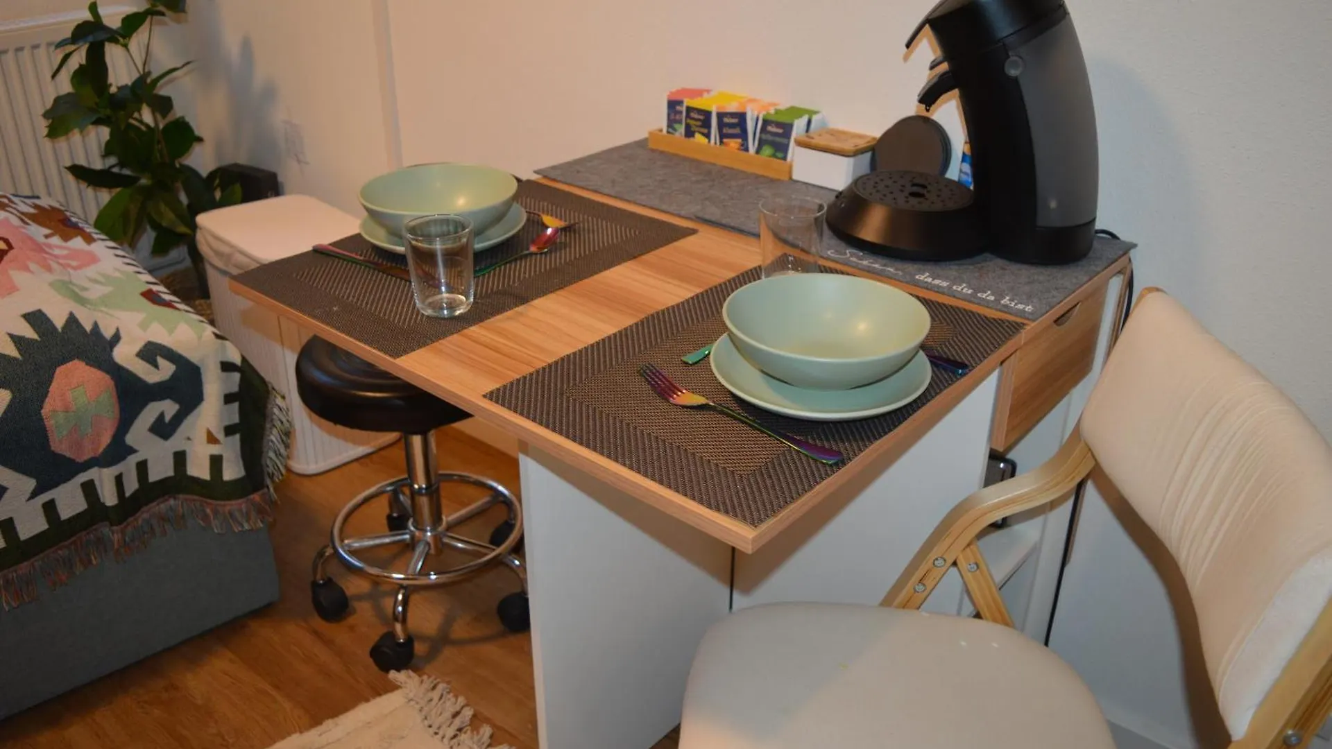 Modernesminizimmer-Stadtnah-Selfcheckin-Parkplatz Nuremberg Apartment