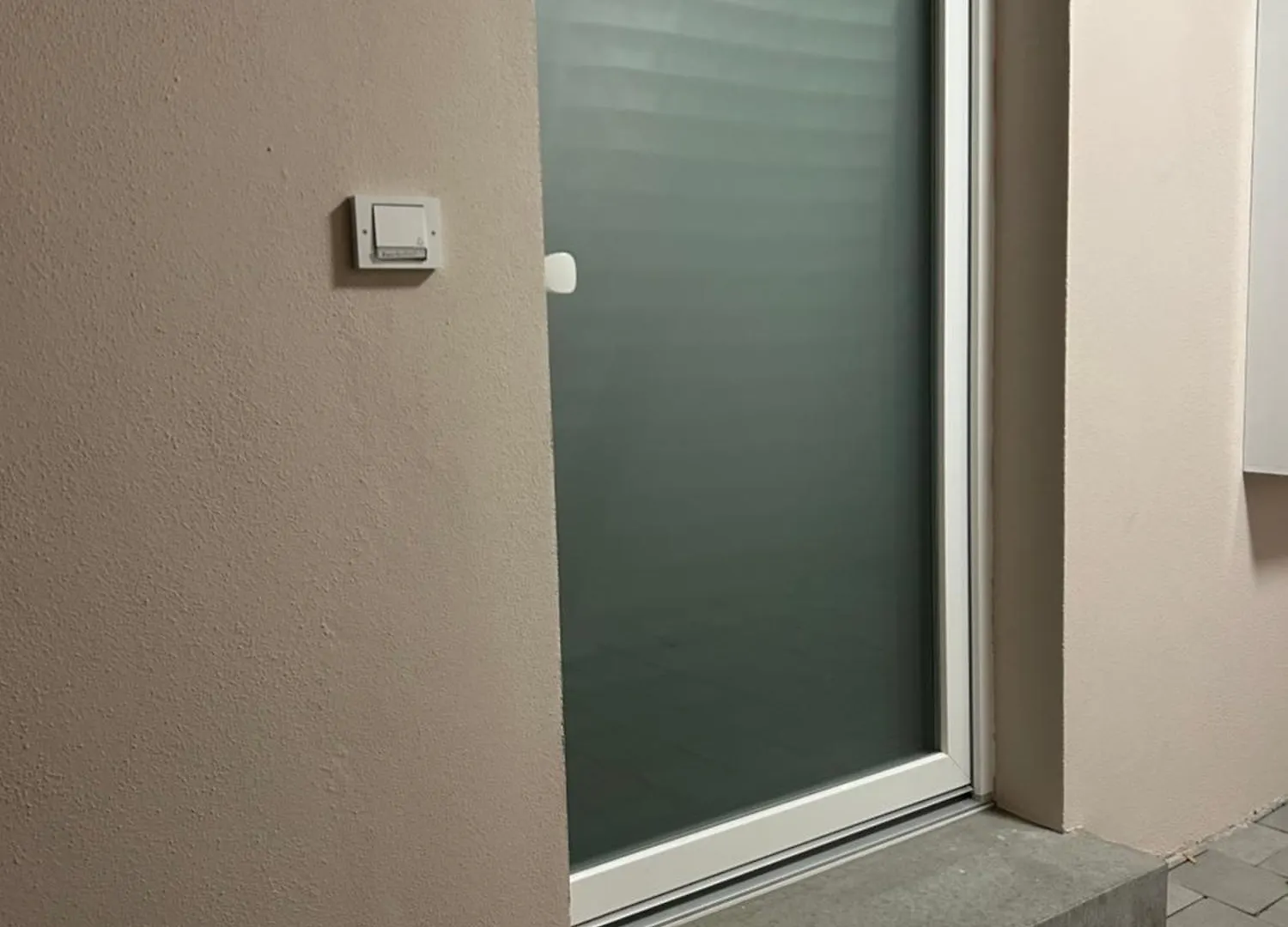 Modernesminizimmer-Stadtnah-Selfcheckin-Parkplatz Нюрнберг Апартаменты