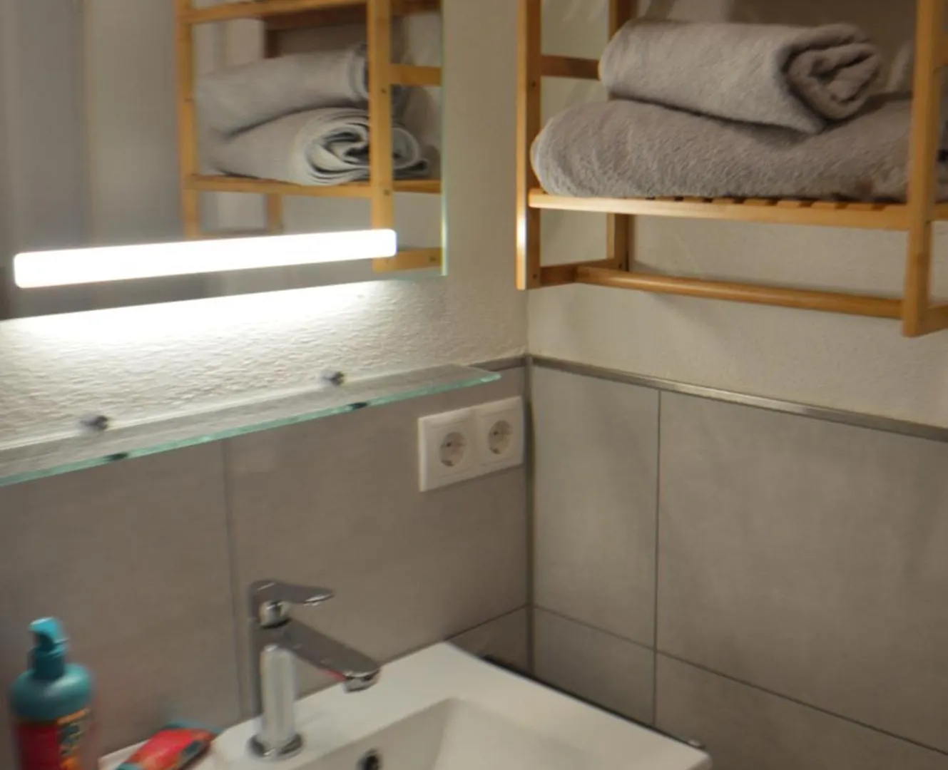 Modernesminizimmer-Stadtnah-Selfcheckin-Parkplatz Nuremberg Germany
